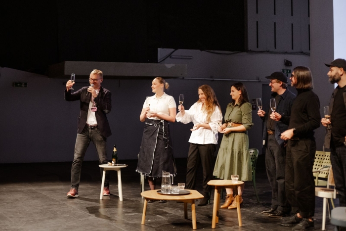 ton-designblok-165-film-bentwood-celebration