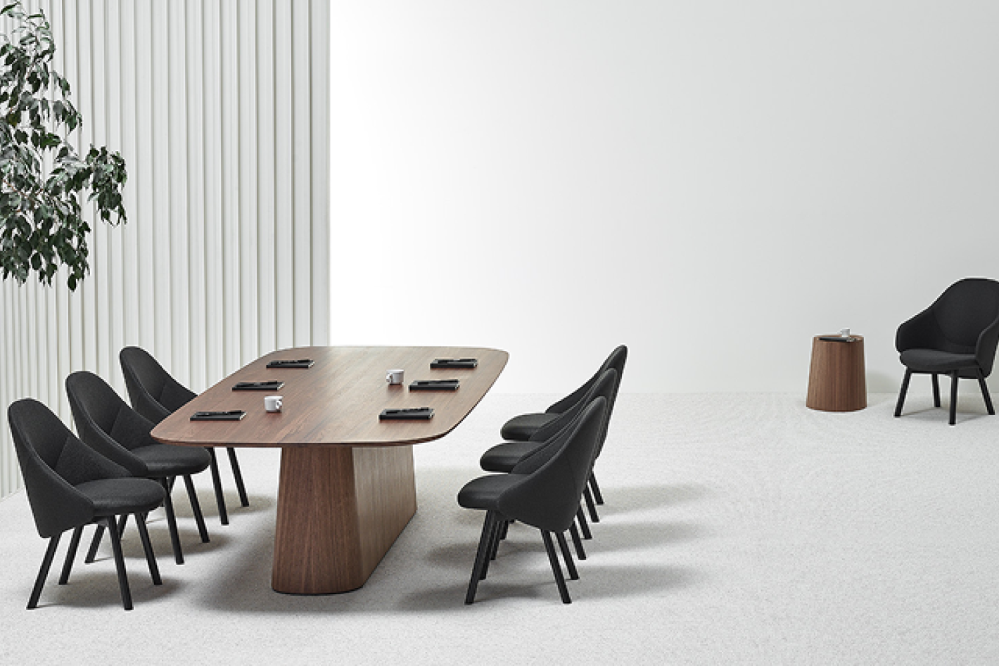 P.O.V. table 466 top americal walnut_oil_spherical 130x260cm_radius edge_P.O.V. stool americal walnut oil_Albu_beech_B123_lacquer_Sand 0788 (2) 1