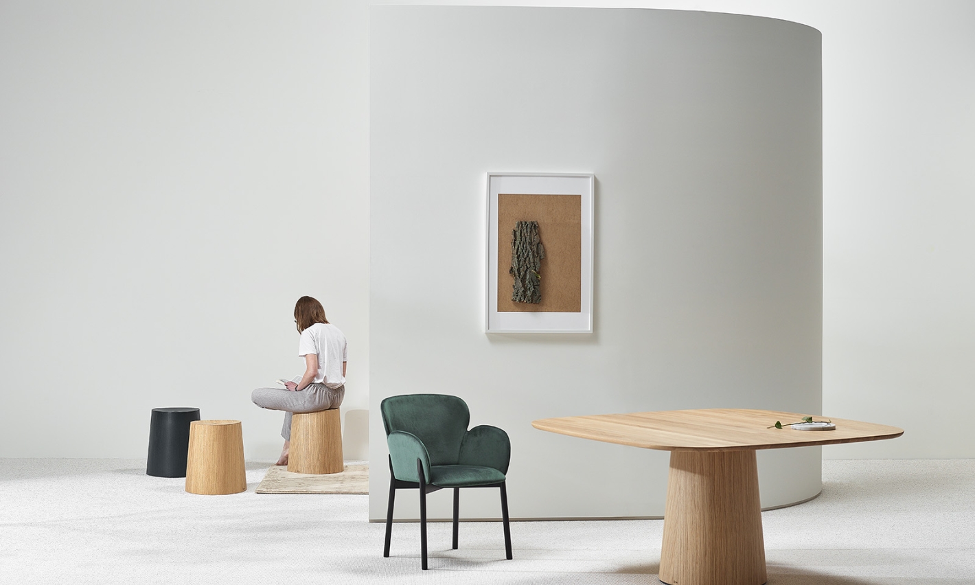 P.O.V. 462_oak_oil_spherical 150x150 cm_radius edge_P.O.V. stools oak natural oil_P.O.V. stool oak B47_Ginger_oak B123_Brunei 45 (3)
