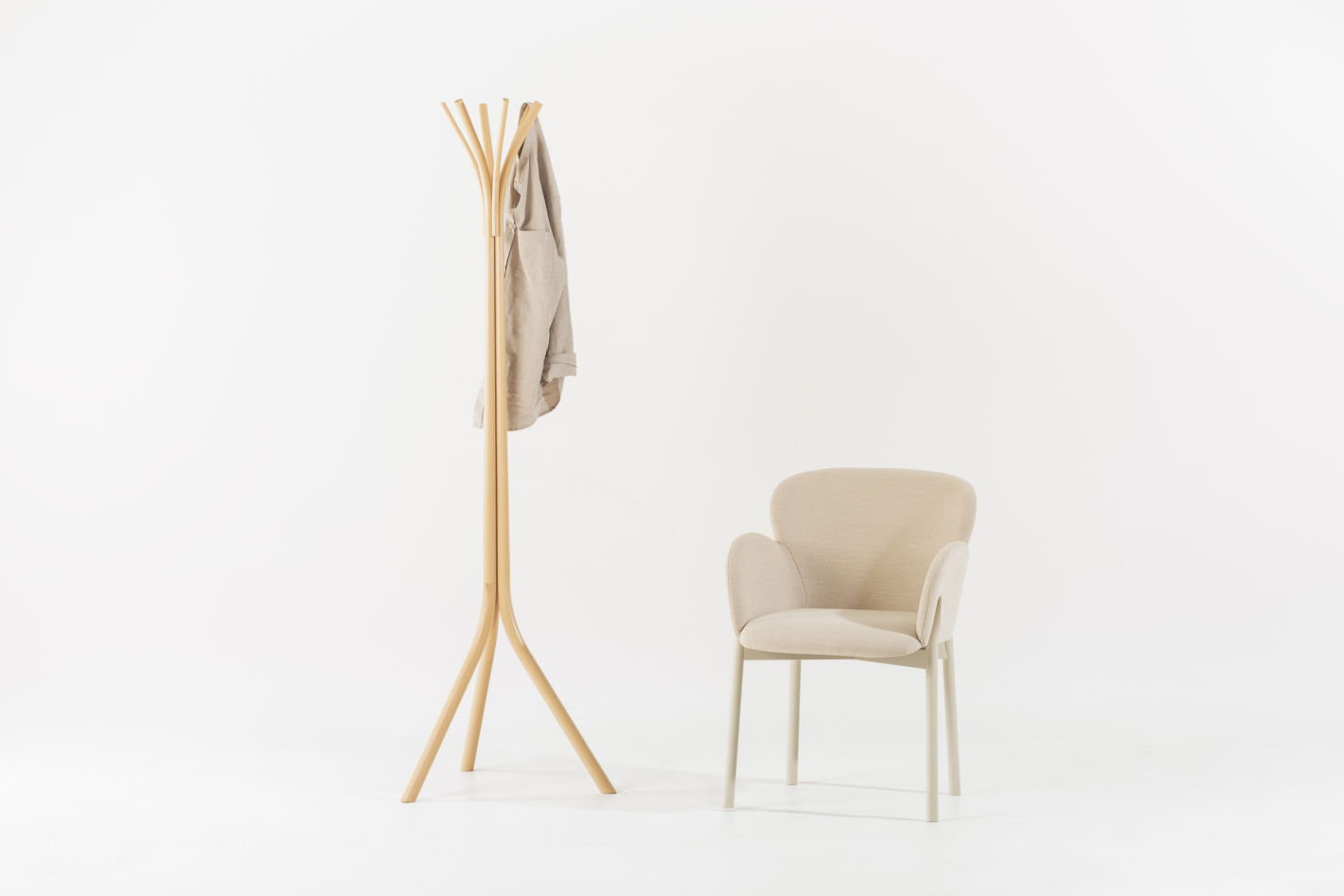 wood-bentwood-coat-stand-design-Fleur-2