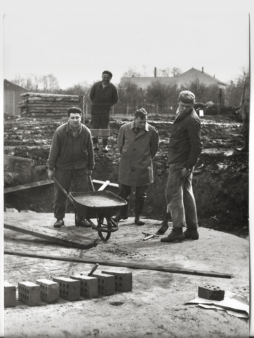 65 04 29 stavba NZ (3) copy